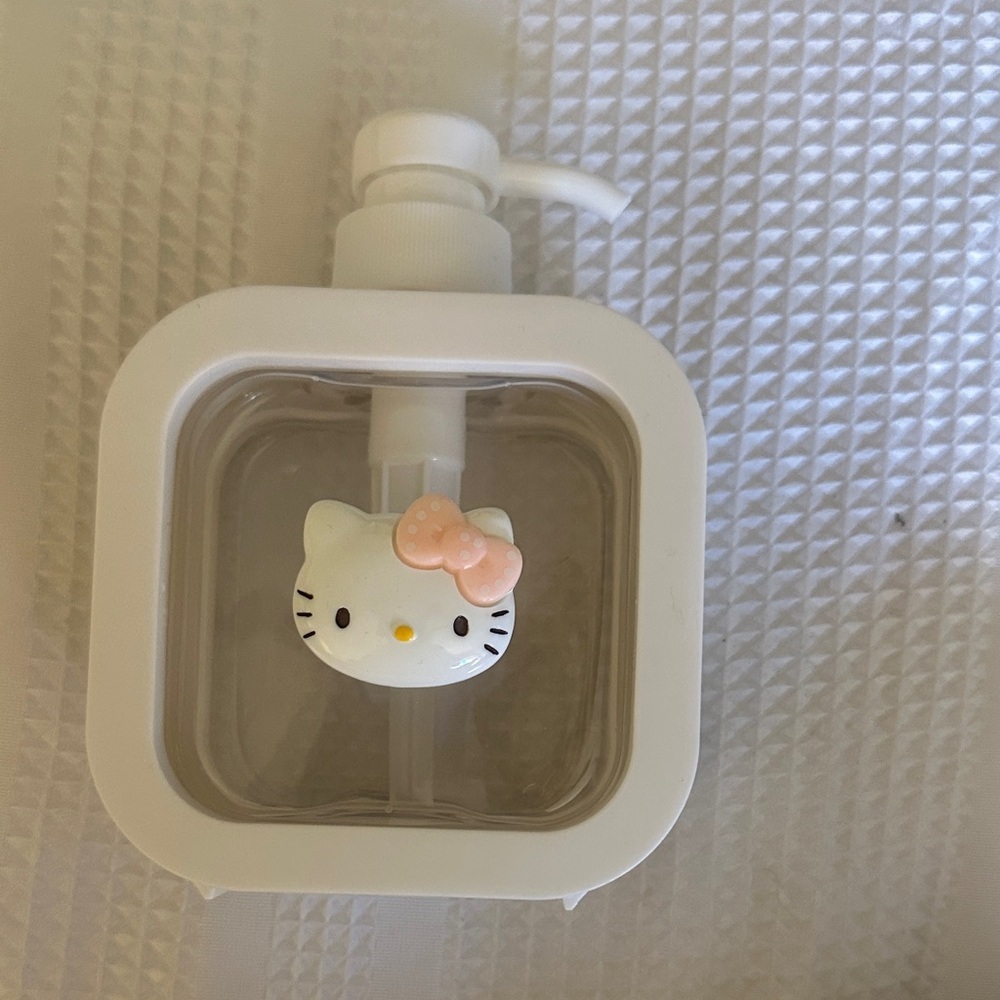 Hello Kitty Soap Dispenser​